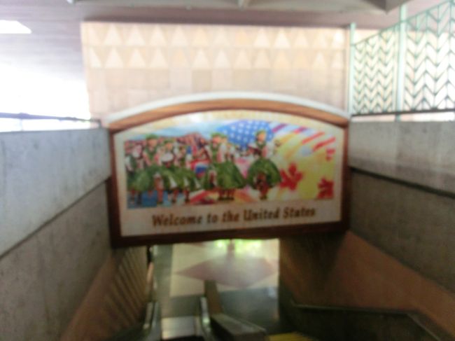 　そして、お馴染みの<br />　Welcome to the United States<br /><br />　ちょっとボケちゃいました。<br /><br />　入国審査は、あまり混んでいませんでした。<br />スムーズに流れていきます。