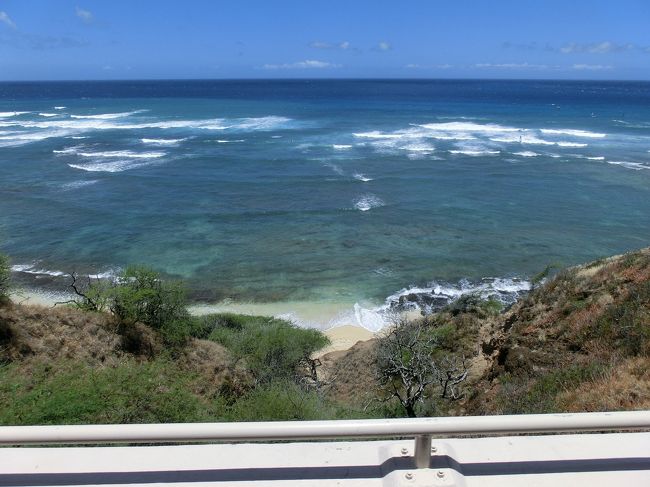 　ガイドさんが、「皆さーん、写真は撮りましたか？<br />じゃあ出発しますよー」と。<br />