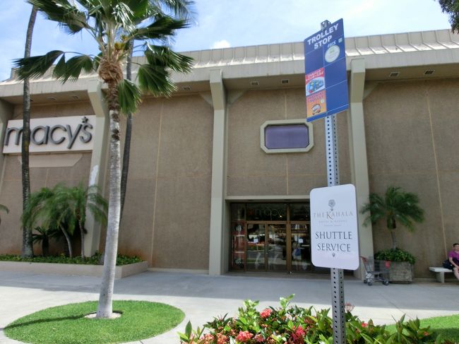 　そして、カハラモール着。<br /><br />　メイシーズのところが乗車口です。