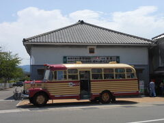 ボンネットバス「昭和ロマン号」で周遊(土日祝日のみ)
昭和の町から六郷満山ゆかりの寺社や六郷温泉、自然景観が楽しめる市内観光スポットを巡っています。
当時のバスですので夏は暑く冬は寒いと思います
