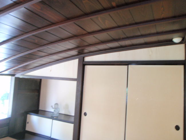 天井は緩やかなカーブ。<br />なんだか落ち着きます♪