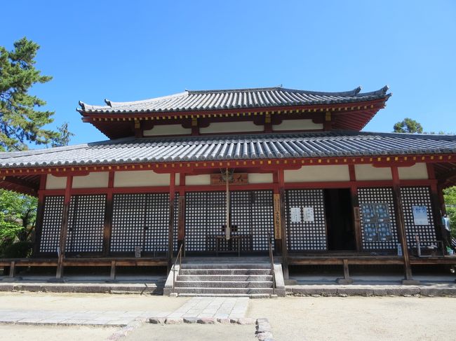 四天堂で、「四天堂、愛染堂、本堂の共通券」を買います。<br /><br />それぞれご朱印があるのですが、丁度書かれる方が席を外してらっしゃったので、拝観して、最後に戻ってくるように言われました。<br /><br />ご本尊は、とても背の高い立派な十一面観音さまです。（重要文化財）<br />この観音さまは、もともと法勝寺十一面堂のご本尊だったそうです。<br /><br />勿論、四天王さまもいらっしゃいます。（重要文化財）<br /><br />内陣まで入らせて下さって、足元から十一面観音さまをじっくりと拝見することができました♪<br />