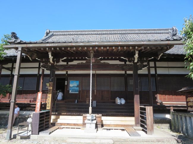 愛染堂です。<br /><br />こちらのご朱印を書いて下さる方が、とても優しくお話し好きで、おそらく３０分ほどお話しして下さいました。<br />いろんな行事のお写真を見せて下さったり、楽しい時間でした。<br /><br />そういえば、生駒の宝山寺と、この西大寺と、同じ館長さんが兼任されてるんですって！知らなかった〜(^O^)<br /><br />愛染堂には、秘仏の愛染明王さまがいらっしゃいます。（重要文化財・鎌倉時代）<br />今日は非公開でしたので、厨子の前には御前立の愛染明王さま（江戸時代）を、拝見することができました。<br /><br />こちらも、内陣まで入らせて下さって、じっくりと拝見させていただきました♪<br /><br />２０１４年は、１０月２５日〜１１月１５日まで、秘仏公開されるそうです。