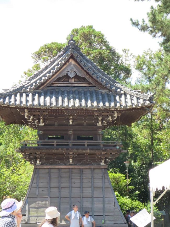 鐘楼<br /><br />この前あたりで、お祭りの準備がされていました。<br />