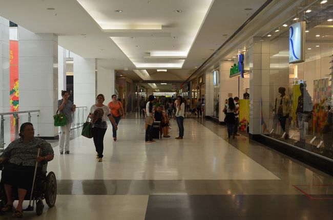 ナタル　ミッドウェーモールとても大きな施設で、中も綺麗です。ウィンドウショッピングが楽しめます。