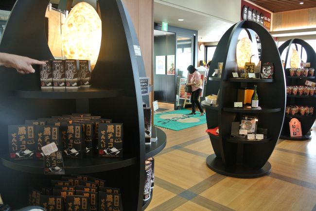 黒い顔パックはかなり高額商品なのでスルー