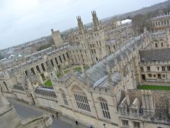 All souls college
オールソウルズカレッジ

学生が所属しないちょっと変わったカレッジ。オックスフォードの各カレッジの卒業生しか受験資格がなく、毎年２名のみが定員で世界一の難関と言われる。
合格すると７年間なんもしなくて良いらしい。
学生ではなく、examination fellowって書いてあったから試験監督職？試験研究者？って言う立場になるみたい。
と、インテリぶってみる。