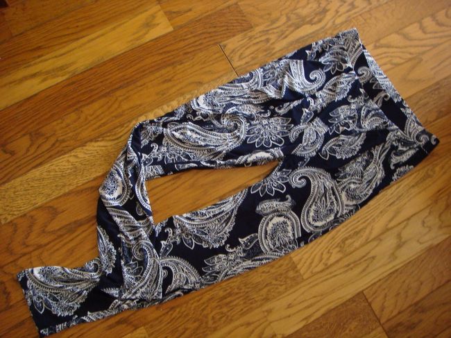 丸ちゃんおすすめ。<br /><br />ヒヤっとする肌触り、暑い夏にグッドなスパッツ。<br /><br />東大門運動場乗り換え通路にて購入。５０００Ｗ。<br /><br />ソウルは乗り換えの連絡通路にいろいろお店があり、安くてついつい寄り道してしまい、なかなか目的地にたどりつけません。