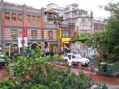 迪化街は歩いているだけでも楽しい。
古い建物と街並みは、心がホッとする。