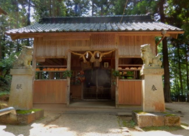 森林に囲まれた中に、それはありました。<br />