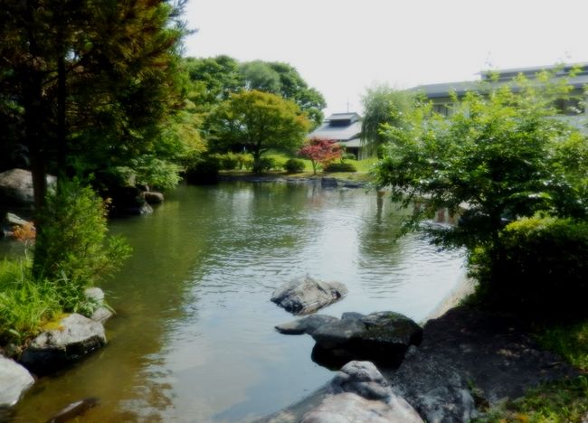 静かな庭園が広がっています。<br />