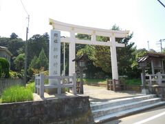 諏訪神社の鳥居。