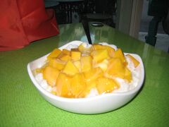 雙連駅で下車し“冰讃”にてマンゴーかき氷をいただく♪
ボリュームいっぱいで、９０元！！

あぁ、幸せ〜♡♡♡