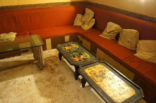 世界遺産・アンベール城にあったオサレカフェ。かわいい内装にインドとは思えないメニュー構成。