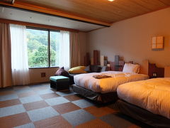 スワンで疲れたので早々にお宿、奥入瀬渓流ホテルへ。
広々としたお部屋で、くつろげます。