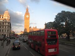 ロンドンには夕方につきましたが、まだ明るいので２階建てバスに乗りました。