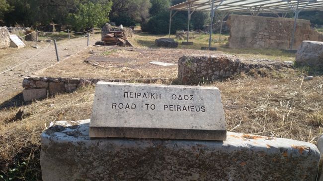 ピレウスへの道とあります。