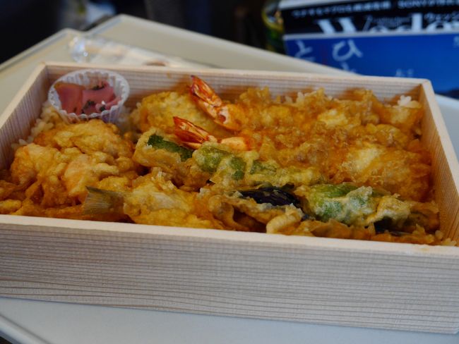 乗車前デパ地下で購入したお弁当。