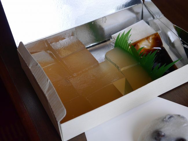 わらび餅。<br />蜜やきな粉なしでも美味しくいただけます。