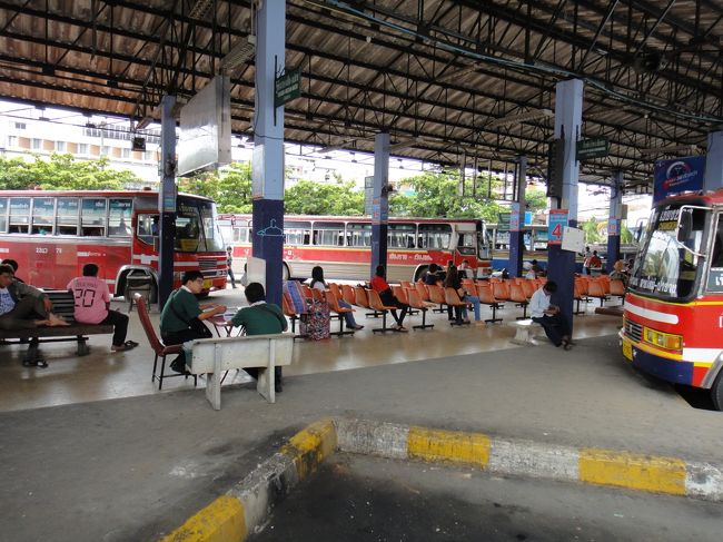 翌日は、ゴールデントライアングルの近く、チェンセーンの町街を目指して移動しました。