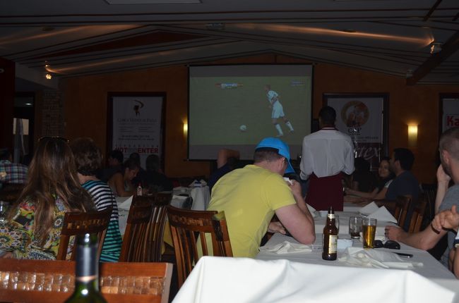 ワールドカップ期間中なのでパブリックビューイングをやってました。