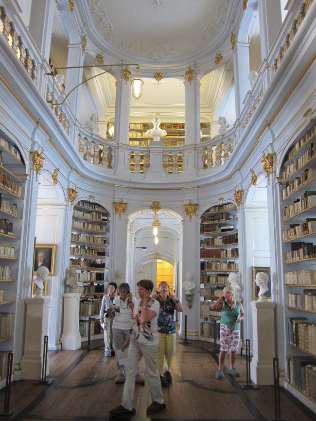 入口から入った後に、振り返ってみたところです。