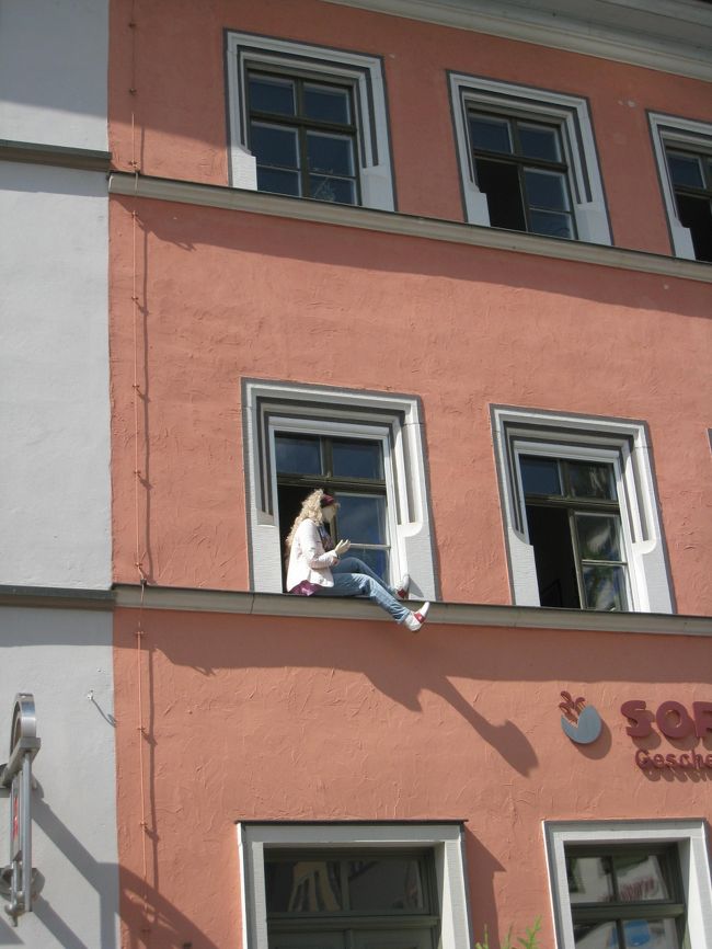 と思ったら、<br /><br />人形でした。