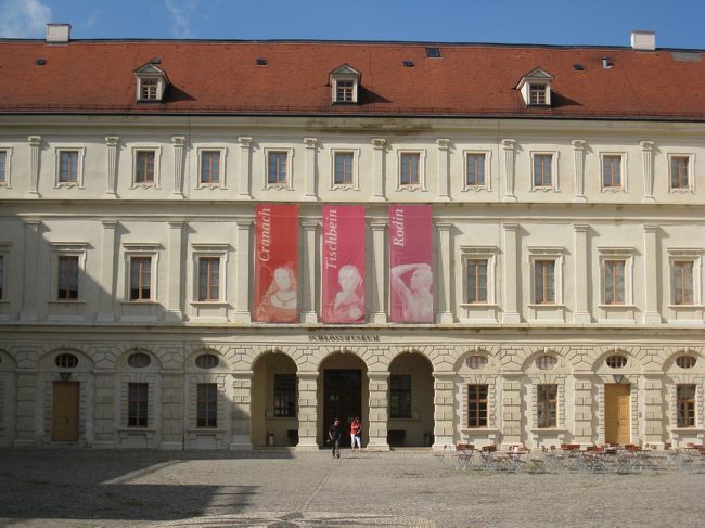 次は城美術館へ行きました。<br /><br />ひとり5ユーロ。本来は7.5ユーロなのですが、一部工事か何かで見られないので安くなっているということです。<br /><br />