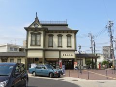 昼食後は再び路面電車に乗って道後温泉へもどる。
写真はその道後温泉駅。終点です。