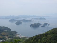 『亀老山展望公園』★★★★★

展望台から眺める瀬戸内の島々。
絶景なのですが、少々霞がかかっていて綺麗に写真が撮れない (>_<)
でも、目に焼き付けてきました。