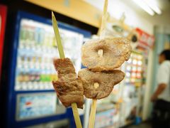 鶴巣PA
仙台空港から八戸まわりで奥入瀬渓流までは約380?。途中に休憩しながら６時間の予定。
昼食をゆっくりとっている時間がないので、前沢牛と牛タン串が昼食。