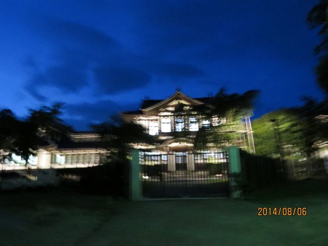 なら国立博物館前を通り<br /><br />浮雲園地から新公会堂へ向かいます