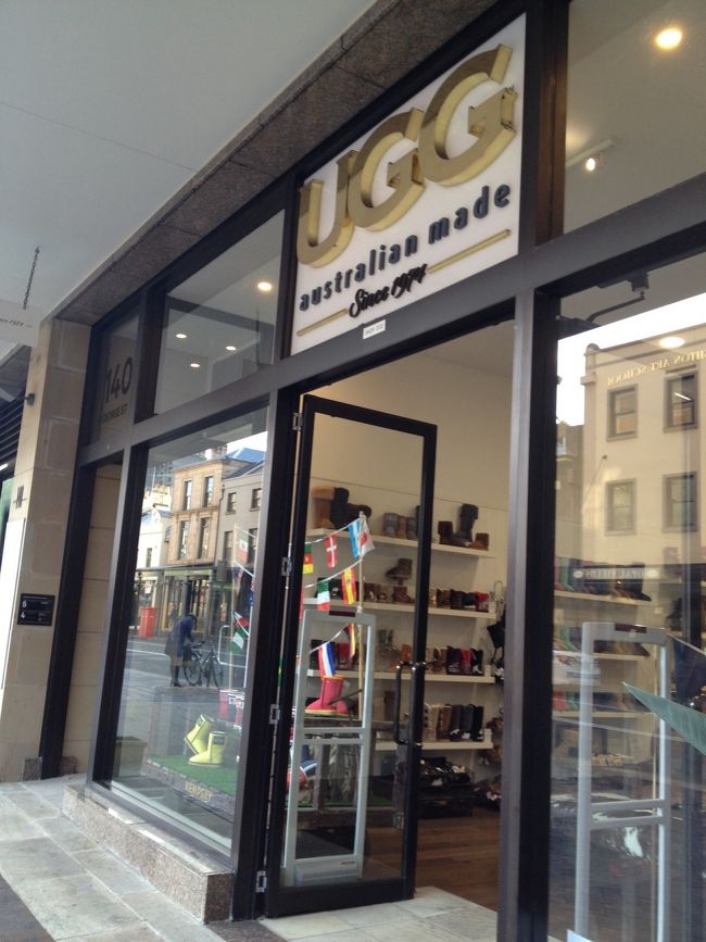 UGGブーツを2足購入。<br />値段は日本の約半分。<br />