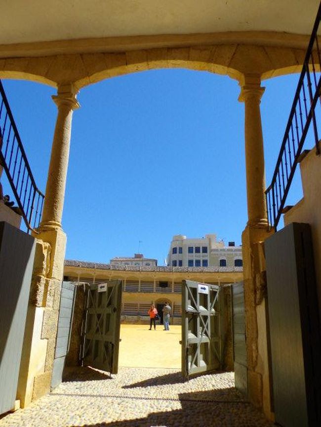 ここから闘牛場へ