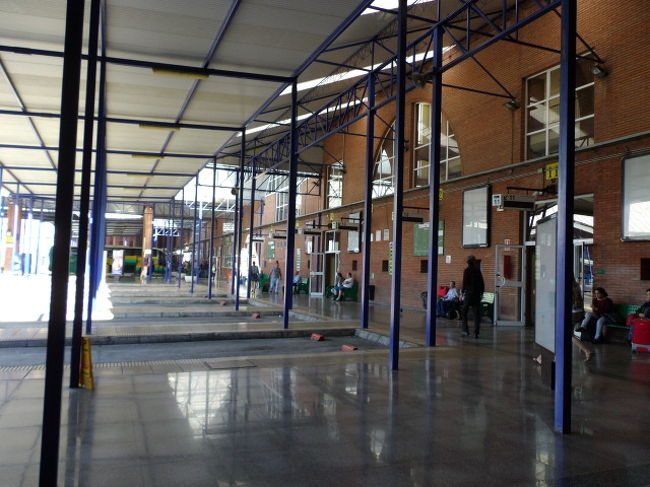 バス乗り場へと向かいます