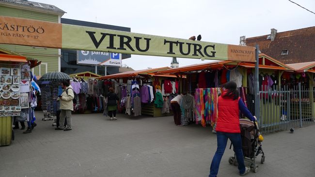 ナゾのマーケット。お土産を物色するも、品揃え、値段ともに街のお店とたいして変わらなかった。