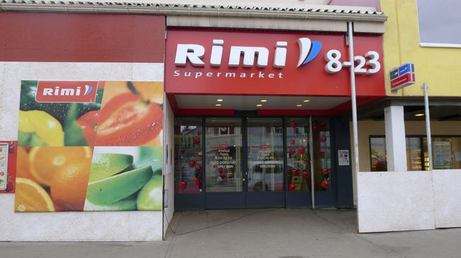 今度は大きなスーパーマーケットを発見し、早速、入ってみた。