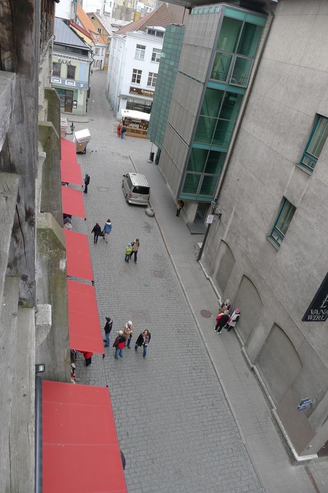 歩いている人の大きさで、この城壁がいかに高いかが分かる。