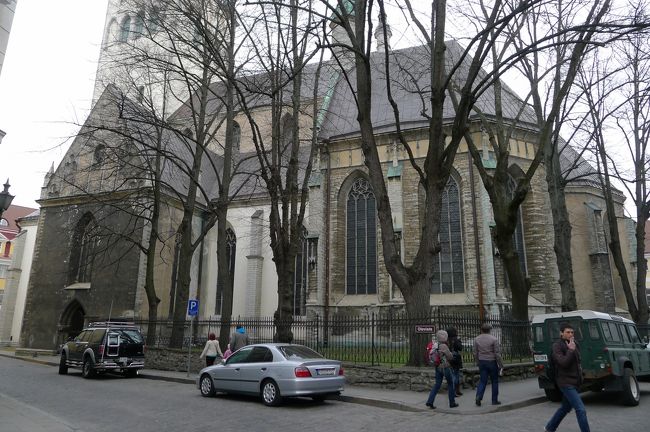 さて、これから旧市街のクライマックスとして、聖オレフ教会の塔に上がって、絶景をみてみよう。<br /><br />ところが、この日は聖オレフ教会が開いてなかったのは、前回の旅行記で記した通り（涙）<br />