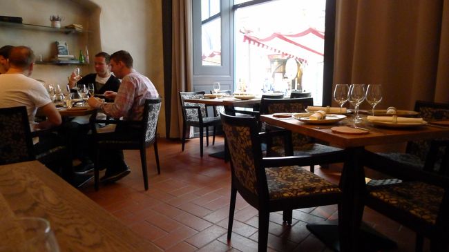 料理はおいしかったけど、出てくるのがとにかく遅い。<br /><br />ヨーロッパのレストランは、こんなもんでしょう、と言い聞かせながらも、本当に遅かったなぁ〜。