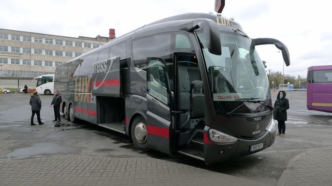 ということでLoungeの付いているバスが登場！<br /><br />カッコいい!!