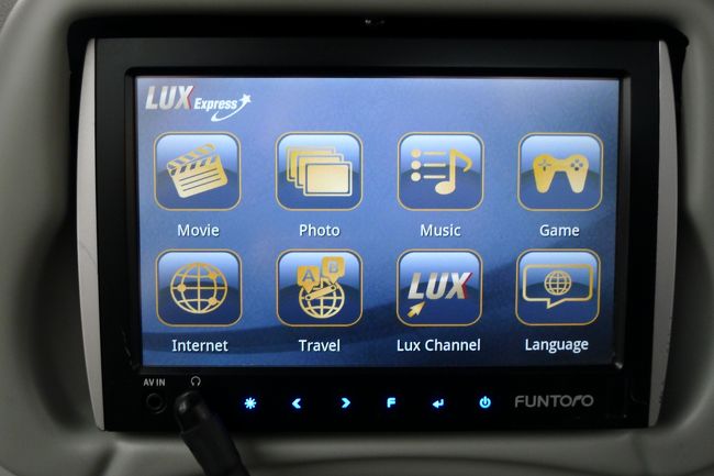ちなみに、バスのすべての座席にはモニターが付いていて、映画も見れる。ただし、日本語の字幕は無し。