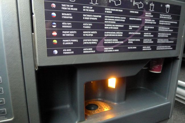 バスの中ではコーヒーなんかも無料で飲めてしまう。しかも、カプチーノやエスプレッソ、ホットチョコレート…とメニューも豊富。<br /><br />バスにはトイレも備わっているから、安心。