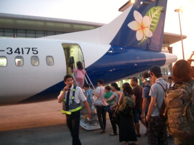 ラオス航空のプロペラ機<br /><br />これでルアンパバーンに行きます