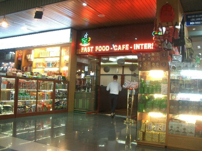 2階のカフェ<br /><br />ここは混んでいた