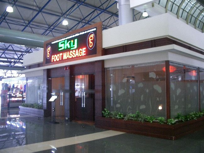 3階のマッサージ店<br /><br />客は少ない