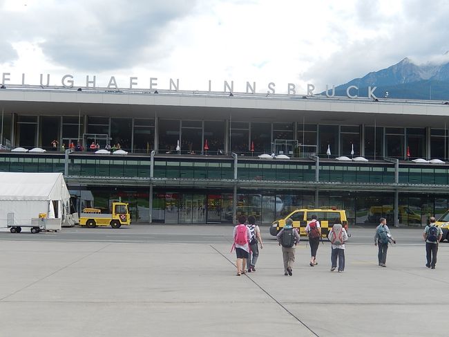 インスブルック空港ロビーへ