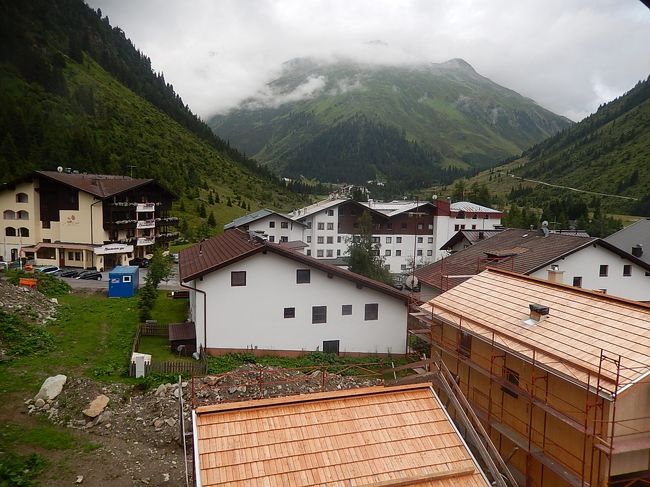 午後7時半にマンダフェン(1640m)のホテルに到着