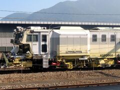 猿橋駅に停車中の道床安定作業車（DTS）プラッサー&トイラー (Plasser & Theurer) 製KSP2002でした。　