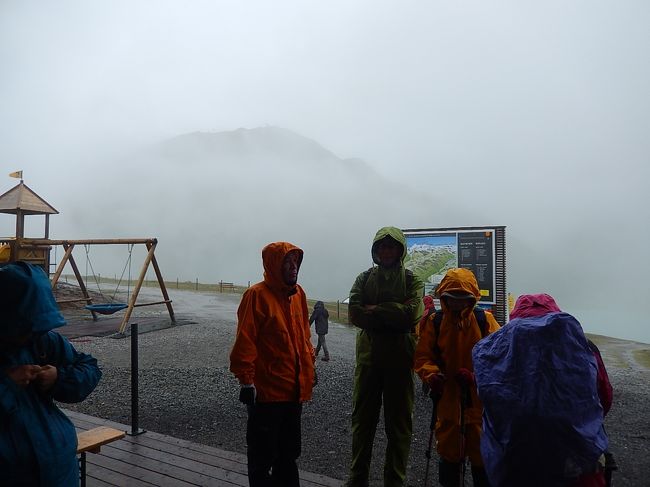 ずっと天気が悪かったのでゴンドラ頂上駅で昼食を取り、直ぐに下山する。